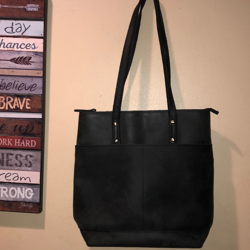 Chic Black Leather Shoulder Bag